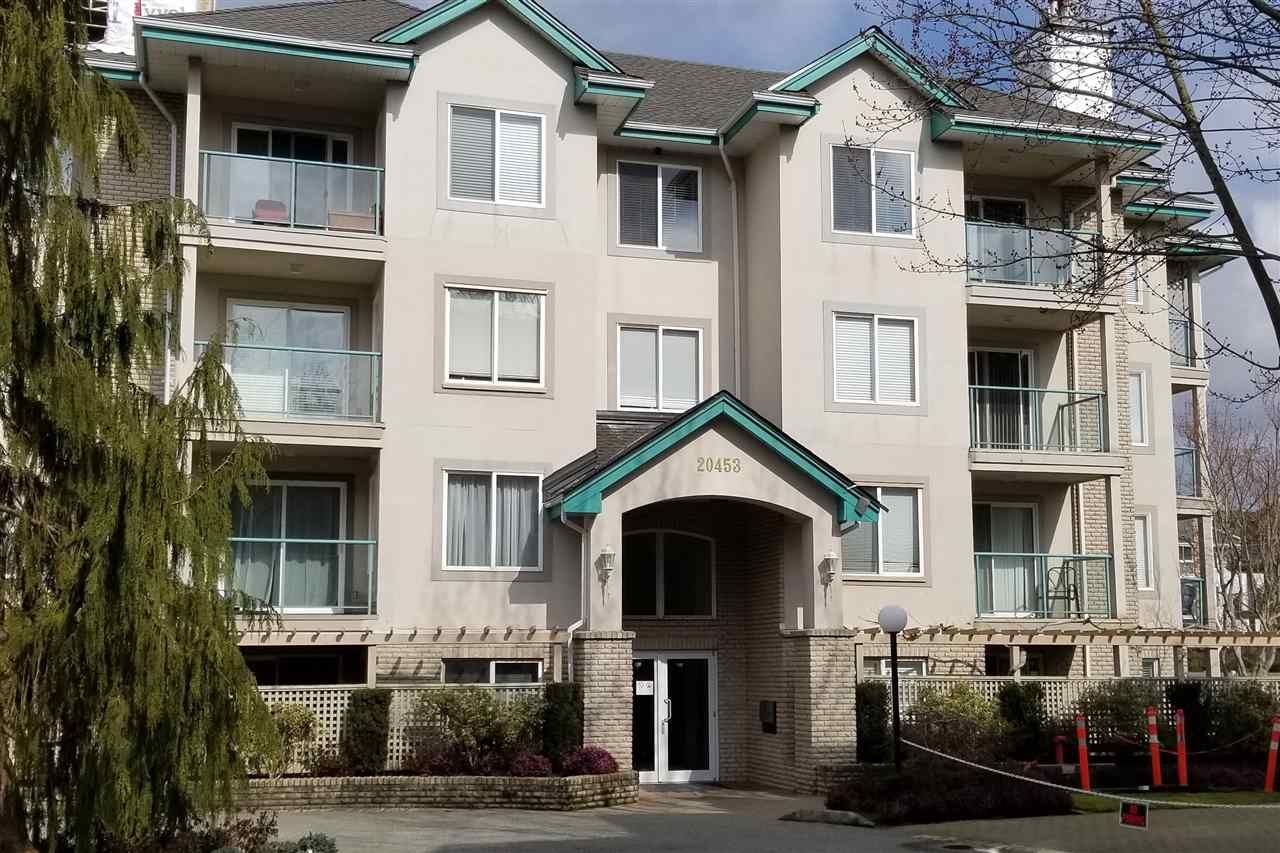 Main Photo: 206 20453 53RD Avenue in Langley: Langley City Condo for sale in "COUNTRY SIDE ESTATES- LMS 1236" : MLS®# R2359919