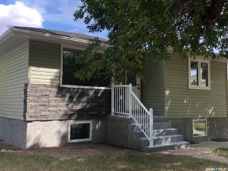 Photo 2: 879 4th Avenue Northeast in Moose Jaw: Hillcrest MJ Residential for sale : MLS®# SK906866