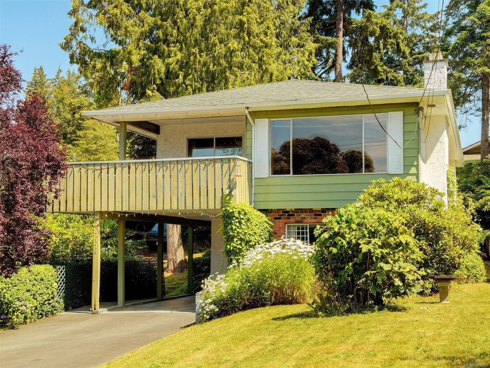 Main Photo: 7179 Brentwood Dr in Central Saanich: CS Brentwood Bay House for sale : MLS®# 910913