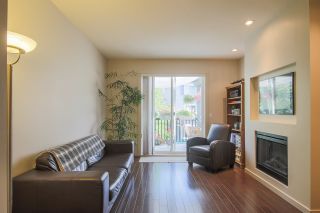 Photo 3: 52 101 FRASER Street in Port Moody: Port Moody Centre Townhouse for sale in "CORBEAU BY MOSAIC" : MLS®# R2384761