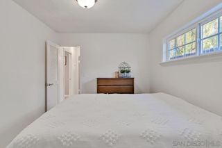 Photo 28: SOUTHWEST ESCONDIDO House for sale : 4 bedrooms : 1084 Robertson Drive in Escondido