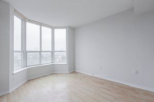 Photo 10: 705 11 Thorncliffe Park Drive in Toronto: Thorncliffe Park Condo for sale (Toronto C11)  : MLS®# C8172282