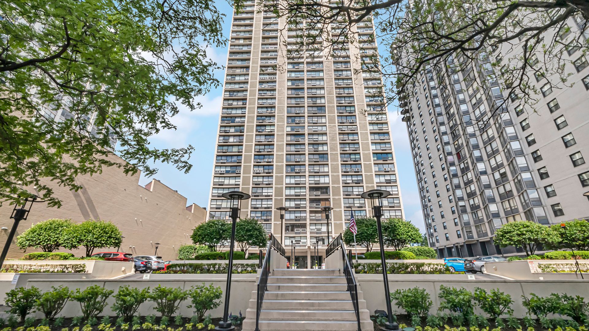 Main Photo: 5733 N SHERIDAN Road Unit 4C in Chicago: CHI - Edgewater Residential for sale ()  : MLS®# 11420667