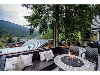 Photo 2: 1943 ROCKCLIFF RD in North Vancouver: Deep Cove House for sale : MLS®# V1059830