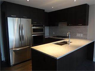 Photo 3: 502 150 W 15TH Street in North Vancouver: Central Lonsdale Condo for sale : MLS®# R2320881