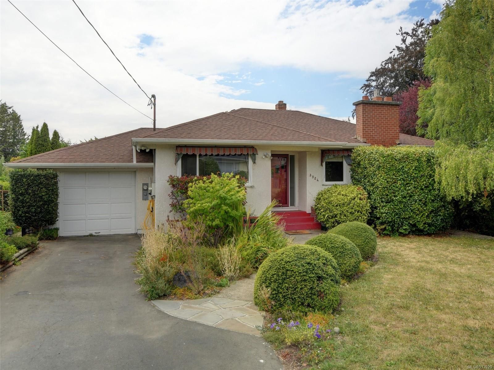 Main Photo: 3924 Lasalle St in Saanich: SE Maplewood House for sale (Saanich East)  : MLS®# 933920
