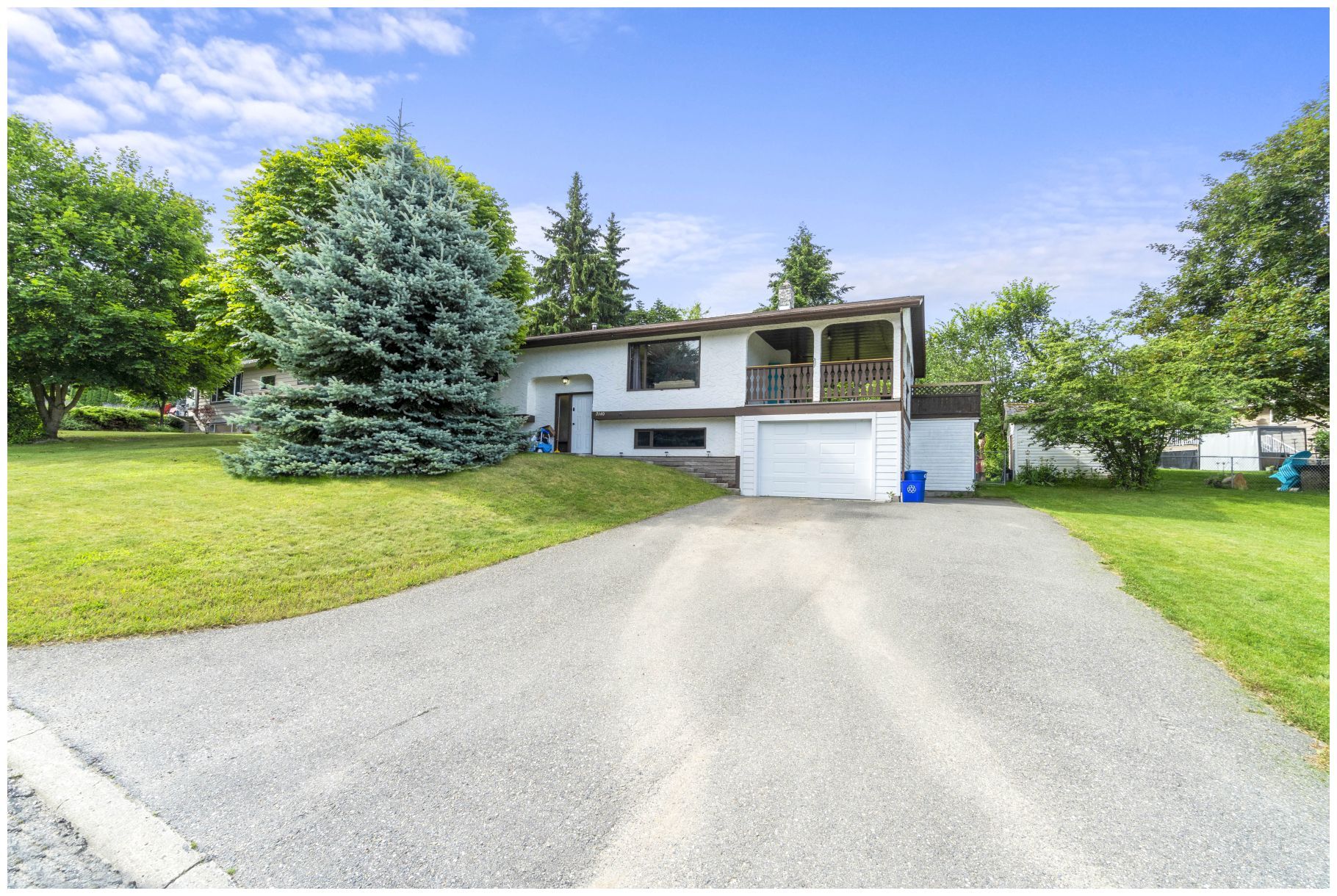 Main Photo: 2140 Northeast 23 Avenue in Salmon Arm: Upper Applewood House for sale : MLS®# 10210719