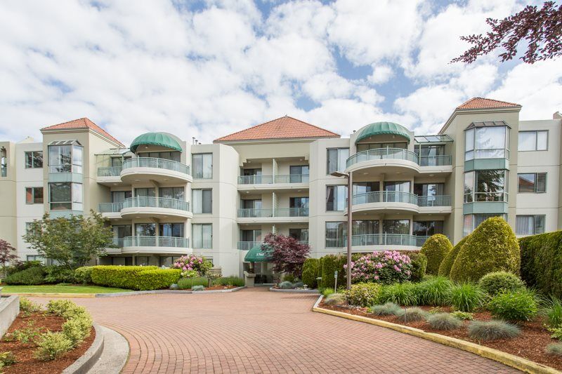 Main Photo: 308 1765 MARTIN Drive in Surrey: Sunnyside Park Surrey Condo for sale in "Southwynd" (South Surrey White Rock)  : MLS®# R2315465