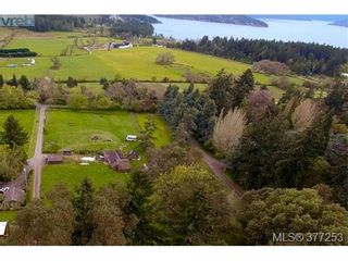 Photo 1: 952 Mt. Newton Cross Rd in SAANICHTON: CS Inlet House for sale (Central Saanich)  : MLS®# 757370