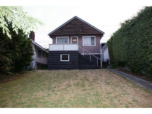 FEATURED LISTING: 35 ELLESMERE Avenue Burnaby