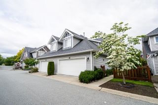 Main Photo: 11 19977 71 Avenue in Langley: Willoughby Heights Townhouse for sale in "SANDHILL VILLAGE" : MLS®# R2886401