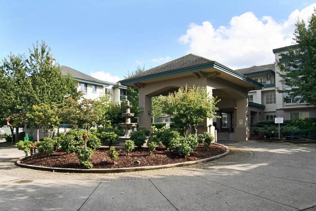 Main Photo: 115 19528 FRASER Highway in Surrey: Cloverdale BC Condo for sale in "The Fairmont" (Cloverdale)  : MLS®# R2224596