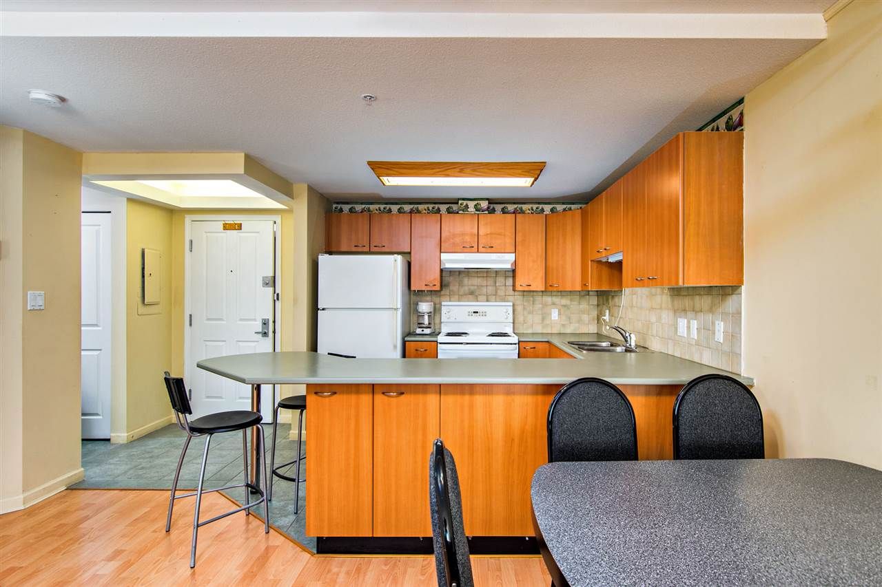 Main Photo: A315 2099 LOUGHEED Highway in Port Coquitlam: Glenwood PQ Condo for sale in "Shaughnessy Square" : MLS®# R2110782