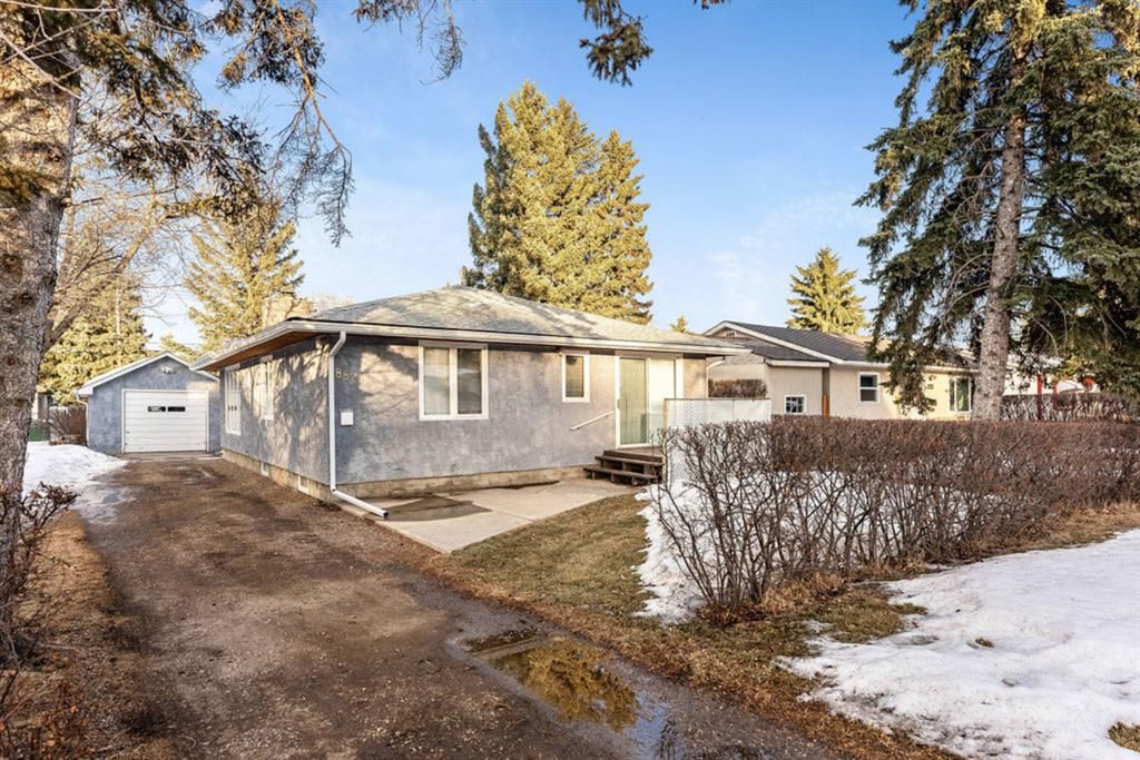 Main Photo: 8828 34 Avenue NW in Calgary: Bowness Detached for sale