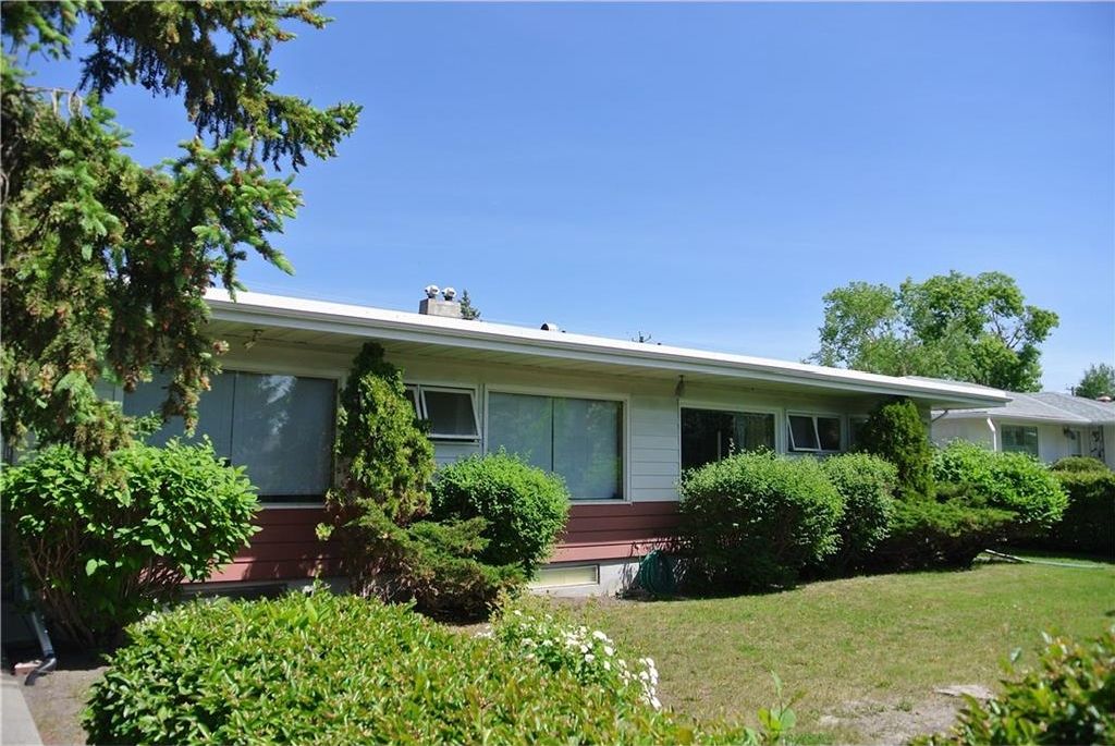 Main Photo: 2024 A,B 21 Avenue NW in Calgary: Banff Trail House for sale : MLS®# C4121461
