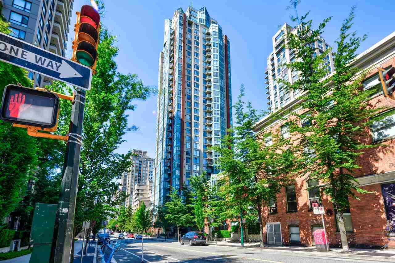 Main Photo: 907 939 HOMER Street in Vancouver: Yaletown Condo for sale in "THE PINNACLE" (Vancouver West)  : MLS®# R2463453
