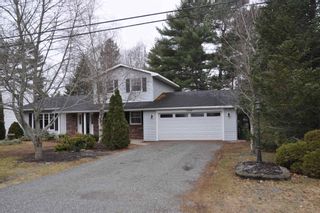 Photo 1: 1499 Sarah Drive in Coldbrook: 404-Kings County Residential for sale (Annapolis Valley)  : MLS®# 202106349