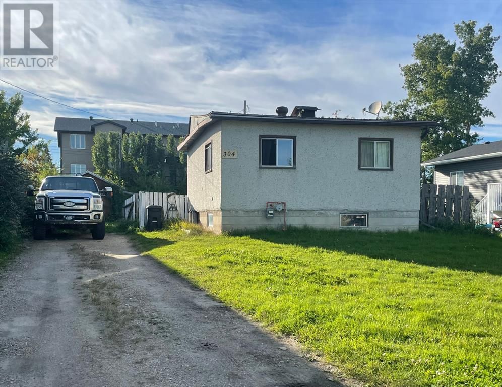 Main Photo: 304 4 Street SW in Slave Lake: House for sale : MLS®# A1257475