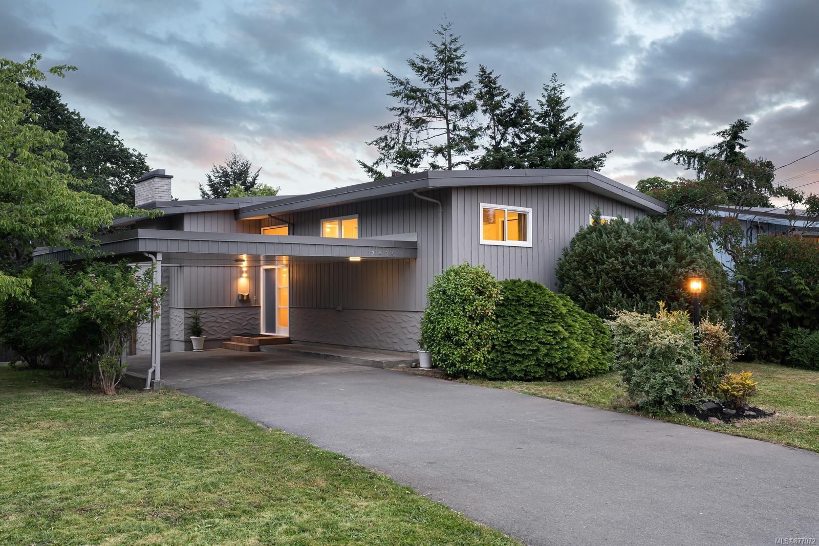 Main Photo: 2426 Evelyn Pl in Saanich: SE Arbutus House for sale (Saanich East)  : MLS®# 877972