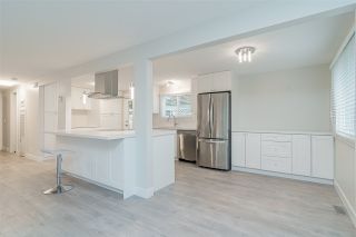 Photo 10: 241 1840 160 Street in Surrey: King George Corridor Manufactured Home for sale in "Breakaway Bays" (South Surrey White Rock)  : MLS®# R2555969