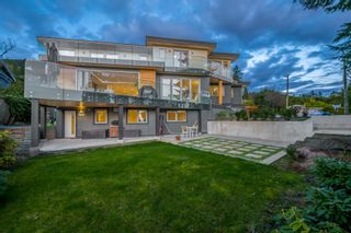 Photo 2: 405 MONTROYAL Boulevard in North Vancouver: Upper Delbrook House for sale in "Upper Delbrook" : MLS®# R2721754
