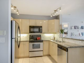 Photo 8: 304 305 LONSDALE Avenue in North Vancouver: Lower Lonsdale Condo for sale in "THE MET" : MLS®# R2186684