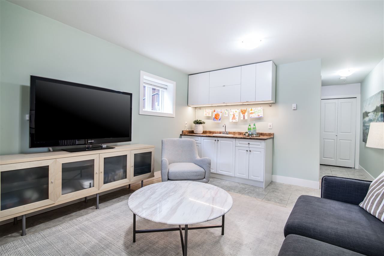 Photo 12: Photos: 1586 E 11TH Avenue in Vancouver: Grandview VE 1/2 Duplex for sale in "THE DRIVE" (Vancouver East)  : MLS®# R2343494