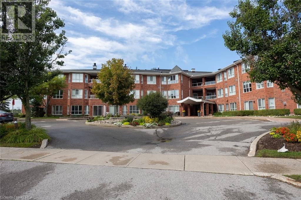 Main Photo: 3 HERITAGE Way Unit# 201 in Lindsay: Condo for sale : MLS®# 40425556