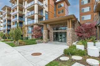 Photo 2: 511 20673 78 Avenue in Langley: Willoughby Heights Condo for sale in "Grayson" : MLS®# R2810237