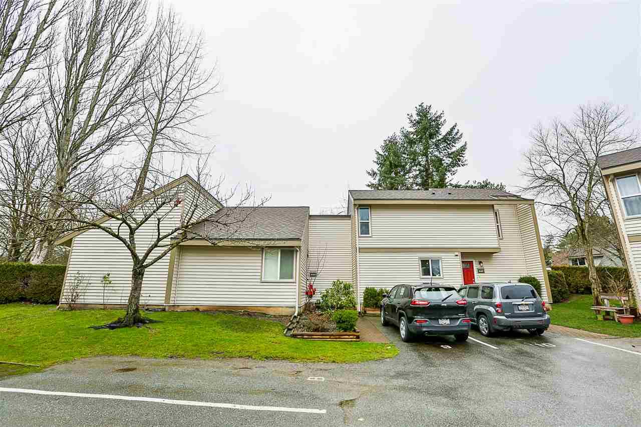 Main Photo: 6187 E GREENSIDE DRIVE in Surrey: Cloverdale BC Townhouse for sale (Cloverdale)  : MLS®# R2237894