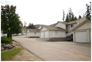 Photo 2: 28 171 Southeast 17th Street in Salmon Arm: Bayview SE House for sale : MLS®# 10072381