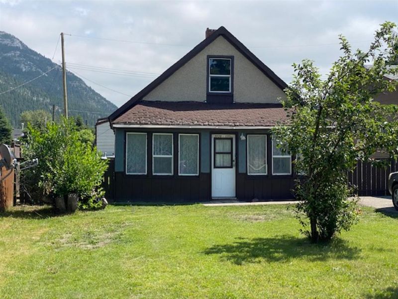 FEATURED LISTING: 2125 127 Street Blairmore