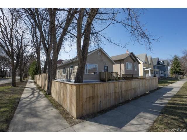 Main Photo: 501 Kanata Street in WINNIPEG: Transcona Residential for sale (North East Winnipeg)  : MLS®# 1510242