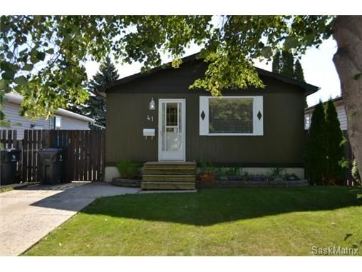 Main Photo: 41 Glenwood Avenue in Saskatoon: Westview Heights Single Family Dwelling for sale (Saskatoon Area 05)  : MLS®# 514341