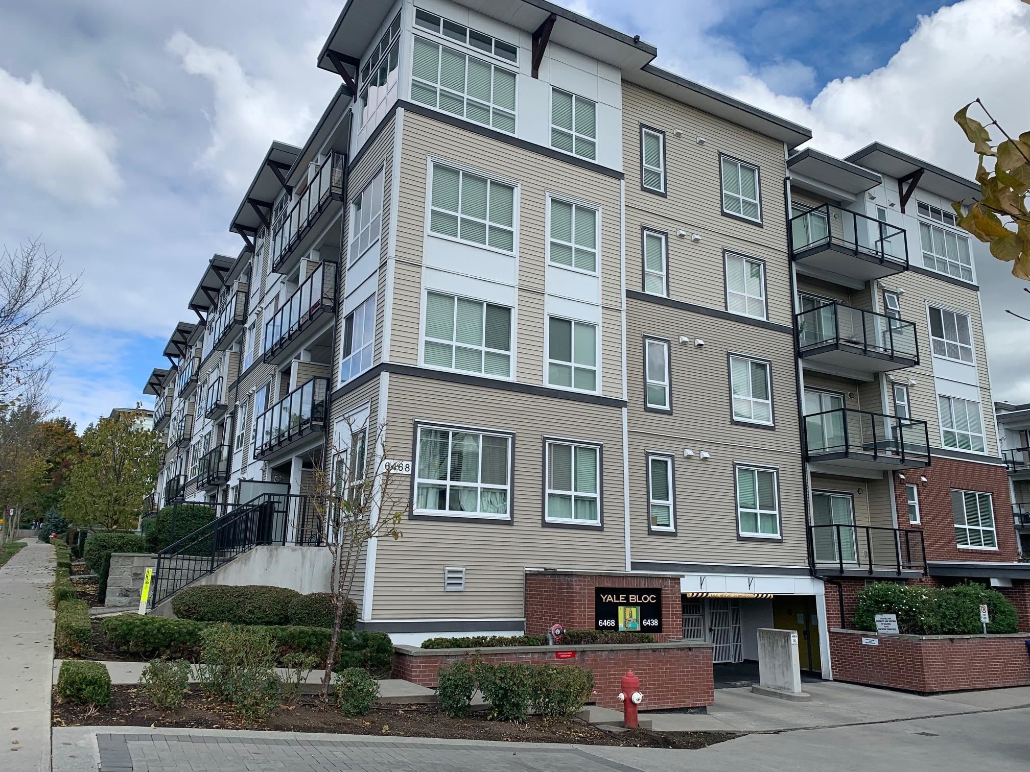 Main Photo: 202 6468 195A Street in Surrey: Clayton Condo for sale in "Yale Bloc" (Cloverdale)  : MLS®# R2822806