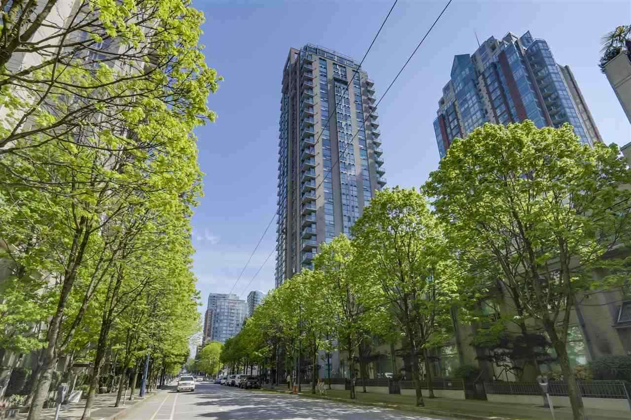Main Photo: 303 928 RICHARDS Street in Vancouver: Yaletown Condo for sale in "THE SAVOY" (Vancouver West)  : MLS®# R2381129