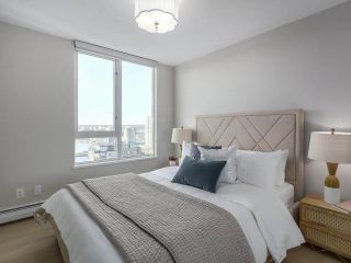 Photo 11: 2606 1201 MARINASIDE Crescent in Vancouver: Yaletown Condo for sale in "THE PENINSULA" (Vancouver West)  : MLS®# R2363085