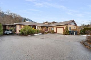 Photo 1: 41545 GOVERNMENT Road in Squamish: Brackendale House for sale : MLS®# R2776181