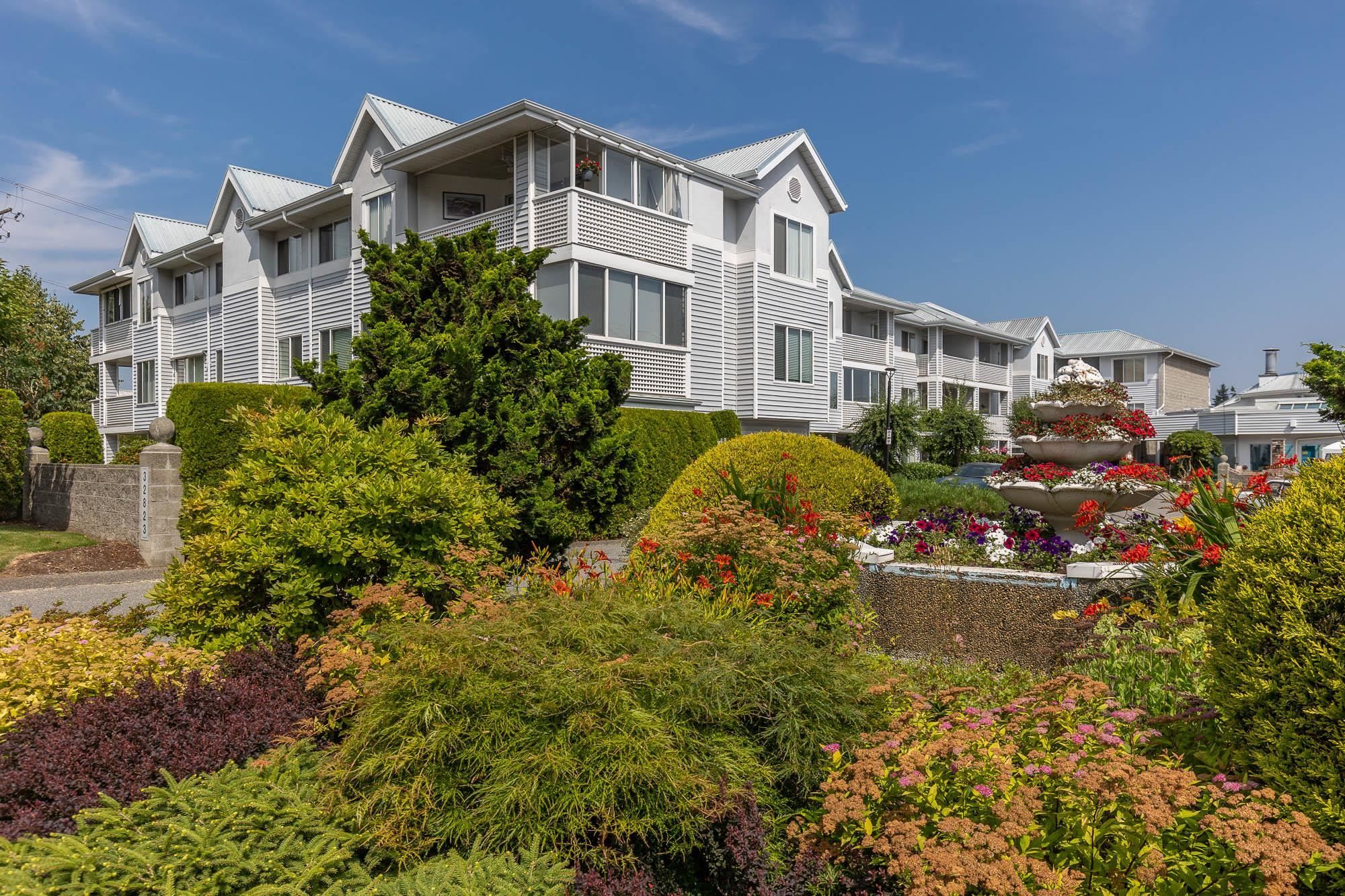 Main Photo: 110 32823 LANDEAU Place in Abbotsford: Central Abbotsford Condo for sale in "PARK PLACE" : MLS®# R2803407