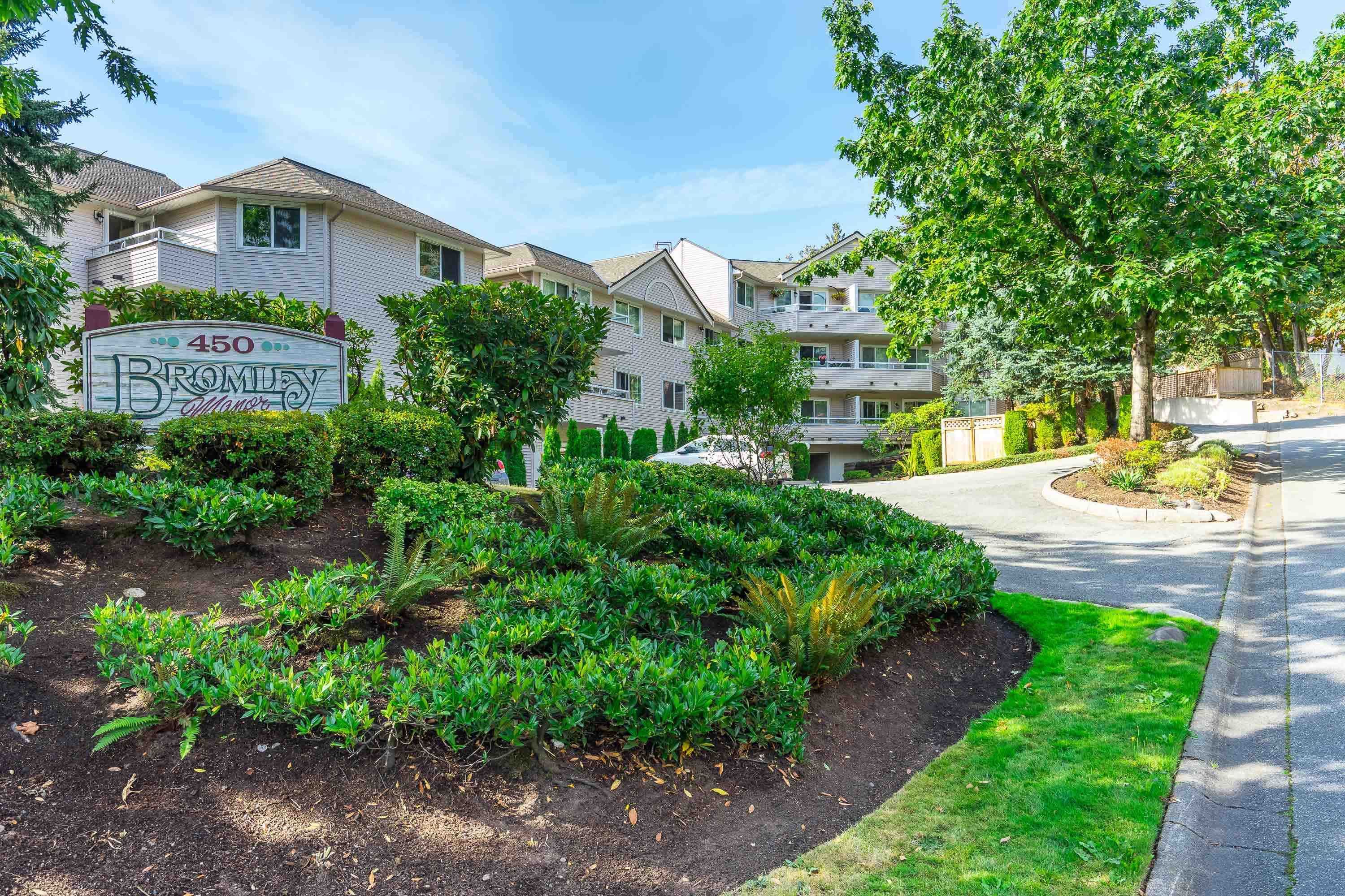 Main Photo: 402 450 BROMLEY Street in Coquitlam: Coquitlam East Condo for sale : MLS®# R2724871