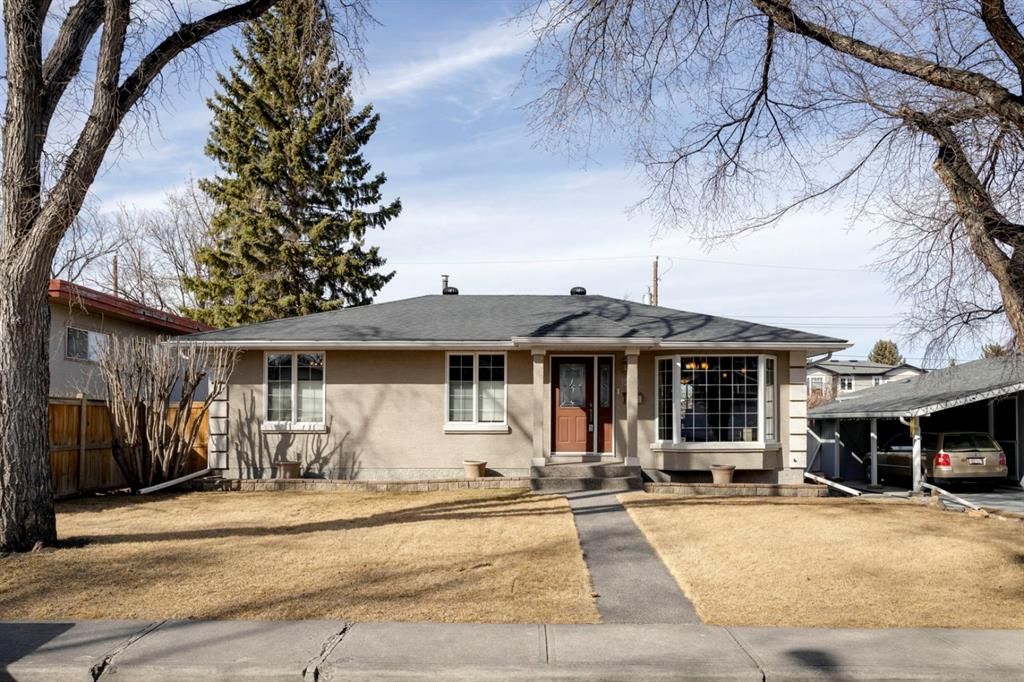Main Photo: 2040 56 Avenue SW in Calgary: North Glenmore Park Detached for sale : MLS®# A1201864