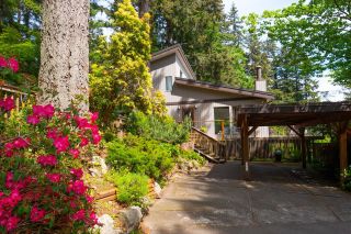 Photo 2: 896 TAYLOR Road: Bowen Island House for sale : MLS®# R2885537