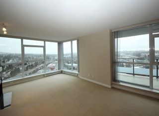 Photo 2: 2503 2225 HOLDOM Avenue in Burnaby: Central BN Condo for sale in "LEGACY TOWER 1" (Burnaby North)  : MLS®# R2131531