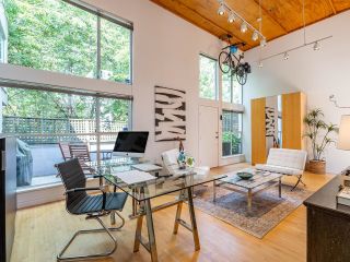Photo 4: 5 1227 E 7TH Avenue in Vancouver: Mount Pleasant VE Townhouse for sale in "China Creek Lofts" (Vancouver East)  : MLS®# R2817126