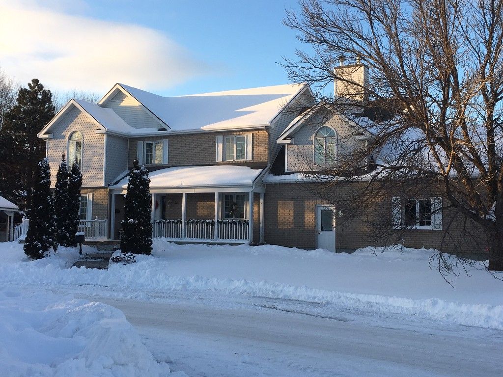 Main Photo: 26 Norwich Wa in Ottawa: House for sale : MLS®# 981641