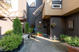 Photo 3: 1360 CYPRESS Street in Vancouver: Kitsilano Townhouse for sale in "KITS POINT" (Vancouver West)  : MLS®# R2732203