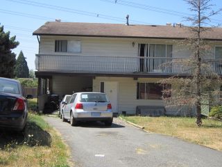 Photo 1: 6295 SUNDANCE Drive in Surrey: Cloverdale BC 1/2 Duplex for sale (Cloverdale)  : MLS®# R2296791