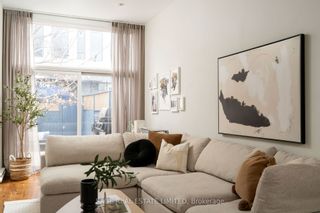 Main Photo: 907 Palmerston Avenue in Toronto: Annex House (2-Storey) for sale (Toronto C02)  : MLS®# C8181340