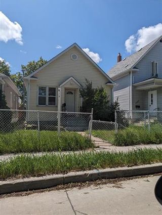 Photo 1: 208 Harbison Avenue in Winnipeg: East Kildonan Residential for sale (3A)  : MLS®# 202324954