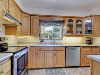 Photo 10: 4175 Oakridge Cres in Saanich: SW Northridge House for sale (Saanich West)  : MLS®# 903031